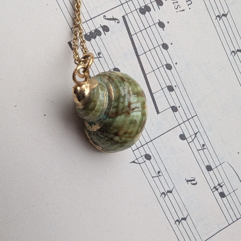 Vintage Gold and Green Shell Pendant Necklace - Picture 12 of 16